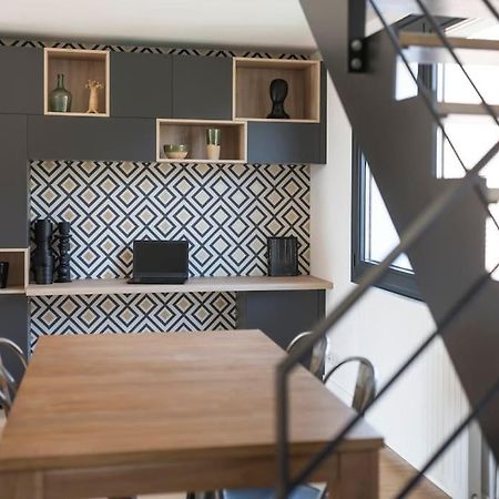 Maison De Vacances 220M2 Vue Lac Et Chateau Мантон-Сен-Бернар Екстер'єр фото