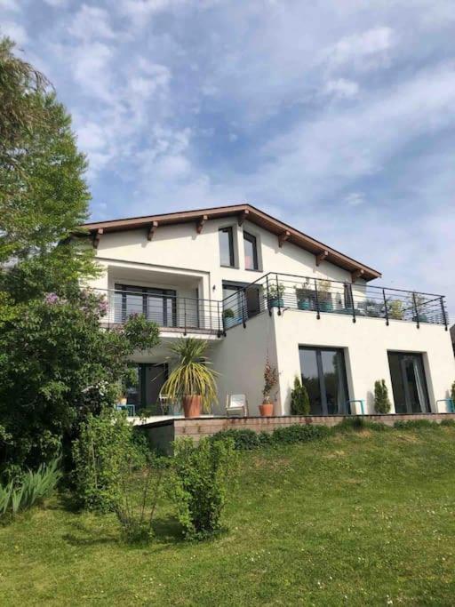 Maison De Vacances 220M2 Vue Lac Et Chateau Мантон-Сен-Бернар Екстер'єр фото