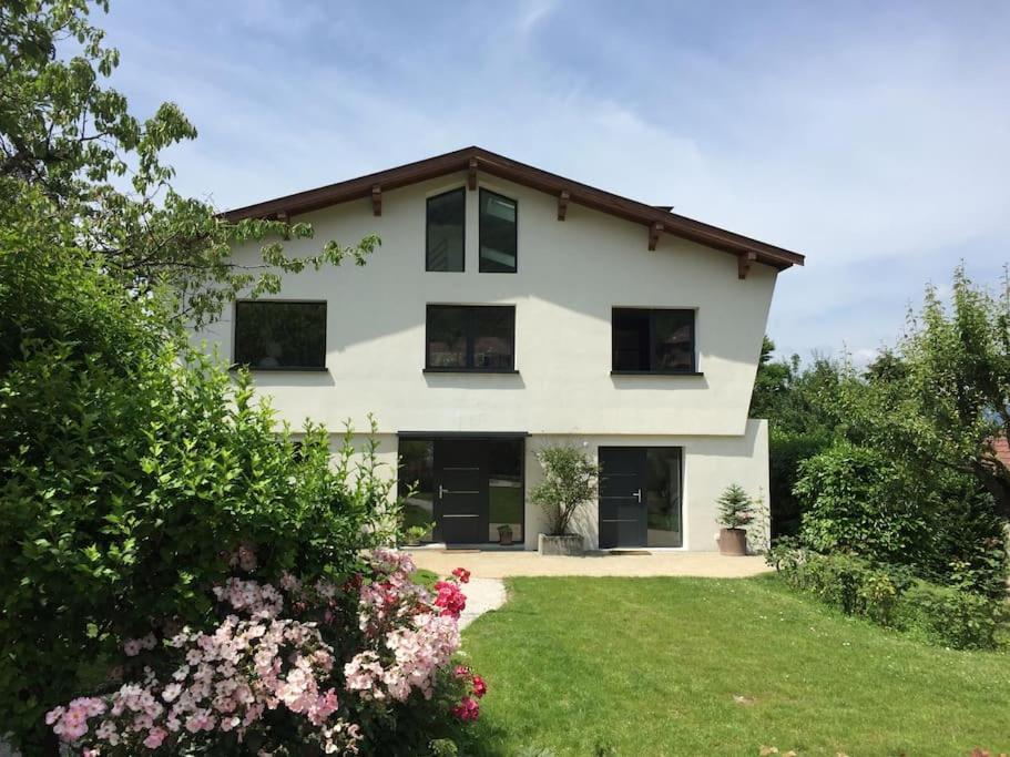 Maison De Vacances 220M2 Vue Lac Et Chateau Мантон-Сен-Бернар Екстер'єр фото