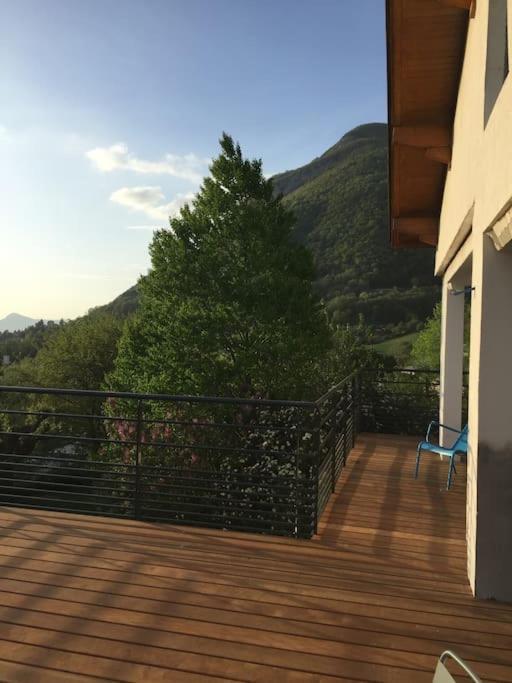 Maison De Vacances 220M2 Vue Lac Et Chateau Мантон-Сен-Бернар Екстер'єр фото